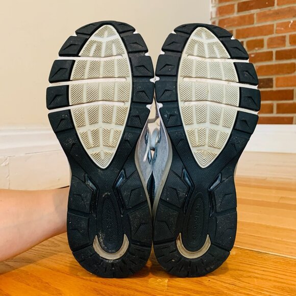 New Balance 990v5 “Castlerock” Grey Silver Sneaker Women's Size 9.5 Men's size 8 - Picture 4 of 11